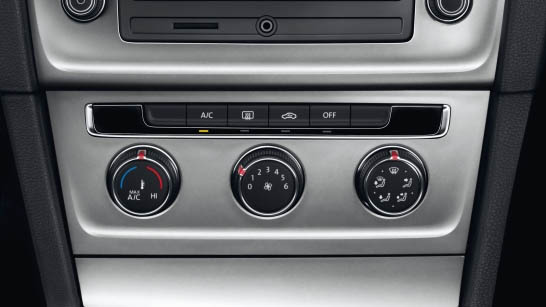 I comandi di climatizzazione potrebbero essere decisamente migliorati - Credits: Volkswagen Media Services